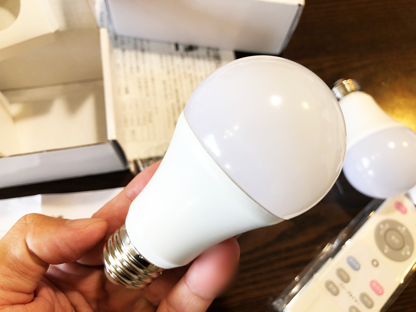 LED電球 E26 おすすめはこれ ️【60W／調光調色タイプ】リモコンも使いやすい | カトリ☆ブログ